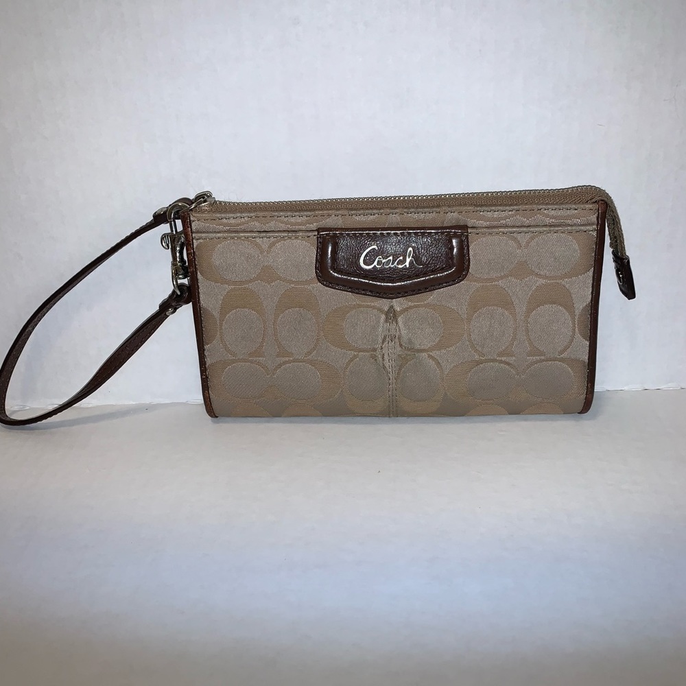 Coach wristlet wallet